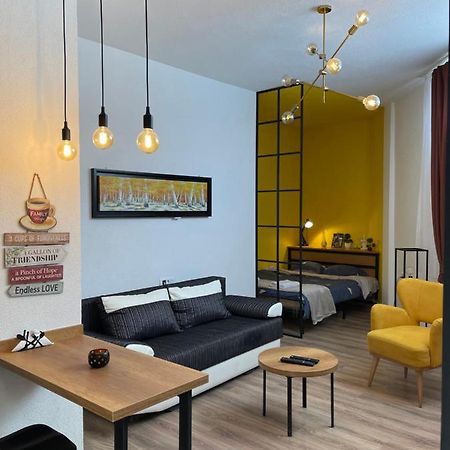 Ora-Prn, Studio Apartment In The City Centre พริสตีนา ภายนอก รูปภาพ