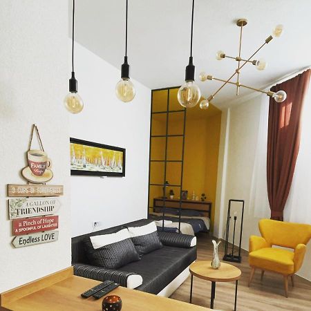 Ora-Prn, Studio Apartment In The City Centre พริสตีนา ภายนอก รูปภาพ