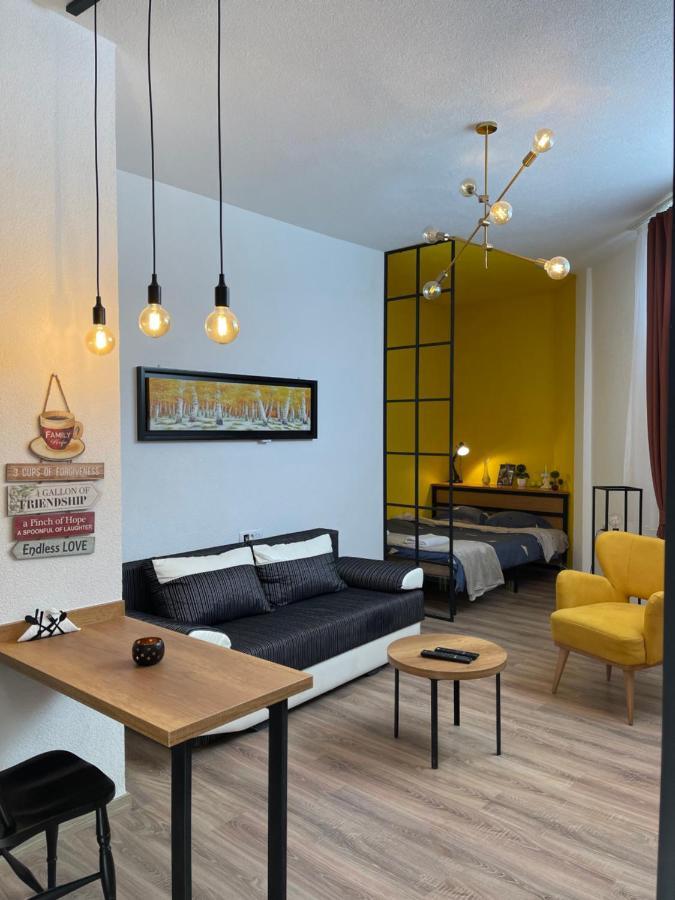 Ora-Prn, Studio Apartment In The City Centre พริสตีนา ภายนอก รูปภาพ