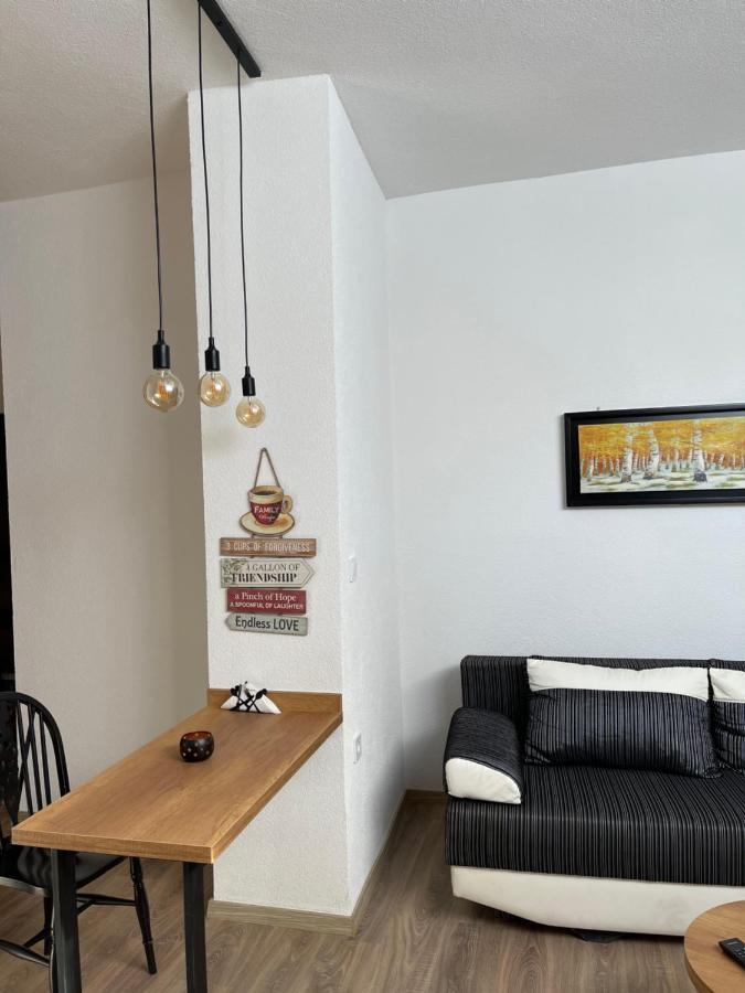 Ora-Prn, Studio Apartment In The City Centre พริสตีนา ภายนอก รูปภาพ