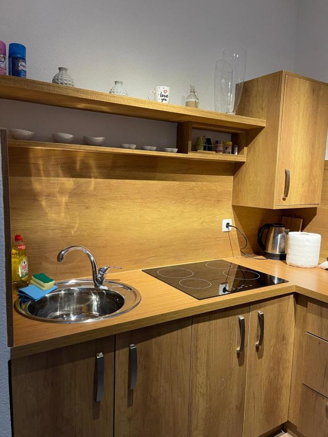 Ora-Prn, Studio Apartment In The City Centre พริสตีนา ภายนอก รูปภาพ